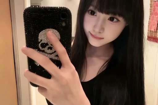 西媒：巴萨球员以吃瓜心态看皇马的危机甚至互发爆米花表情