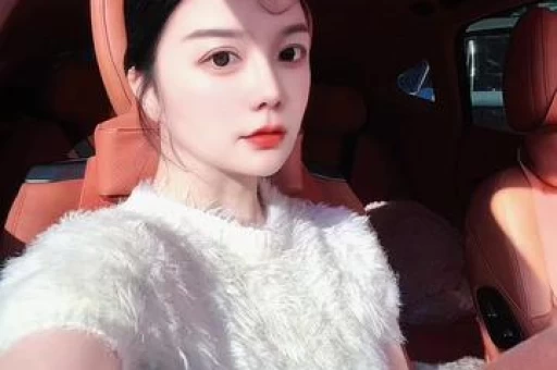 王嘉尔晒吃瓜视频自嘲回应与宋雨琦恋情！配文看到了正在吃瓜！宋雨琦发录歌中工作照！一年绯闻无实锤无律师函当天终结